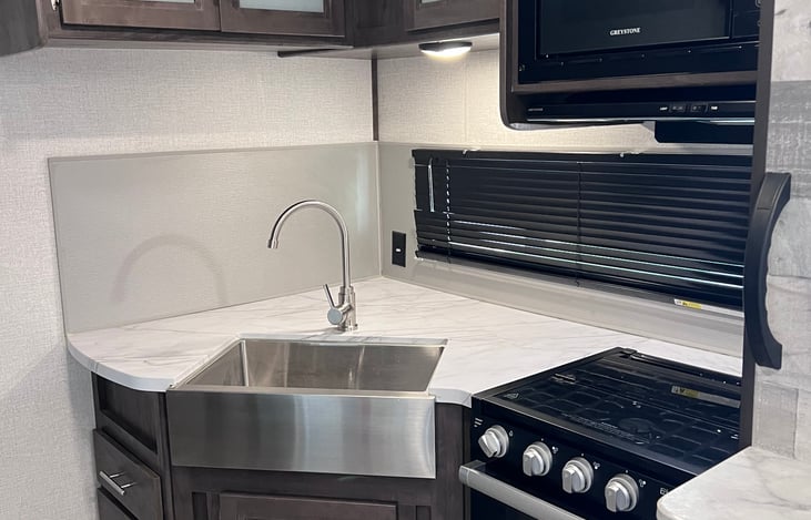 Deep Sink, Stove, Counter Space