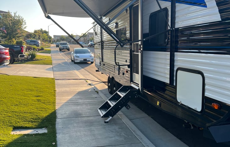 20” awning  w/ outside surround sound for entertaining!