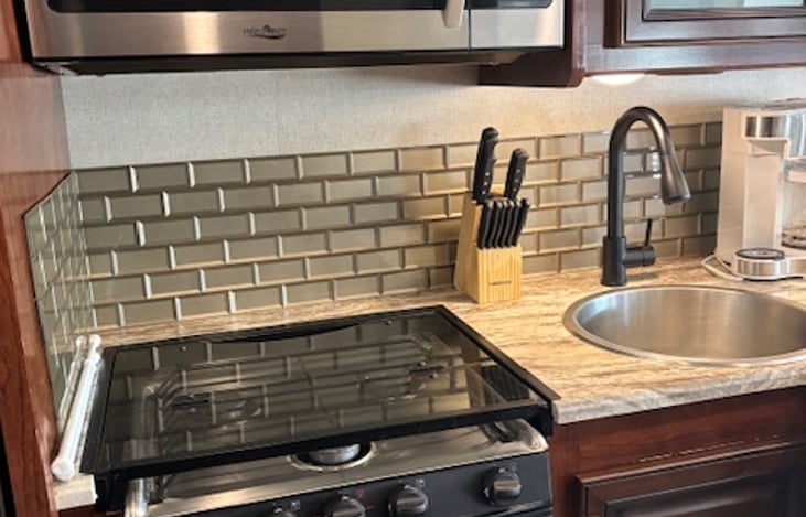 Stove with glass top cover