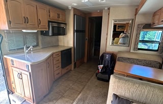 2008 Winnebago Adventurer 33C