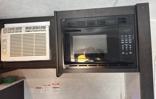 2022 Free Solo | Cozy Lightweight Sleeps 4