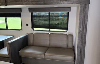 Luxury Keystone RV – Pet-Friendly Comfort