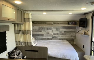 2023 Coleman 17 B Lantern LT