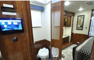 Luxury Disel Push, sleeps 8, 1.5 bath, washer &dry