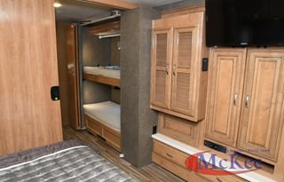 2018 Thor Motor Coach Miramar 37.1