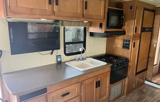 2017 LIKE NEW Winnebago Minnie 31K Sleeps 8!