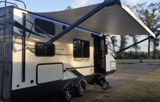 Keystone BH Travel Trailer  -Family/ Pet Friendly
