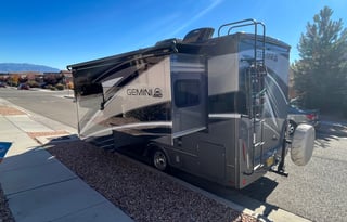 Daniel’s Family & Pet Friendly Thor Gemini AWD23TW