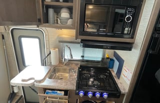 DESERT ROSE | Easy-to-Drive Class C | Sleeps 5