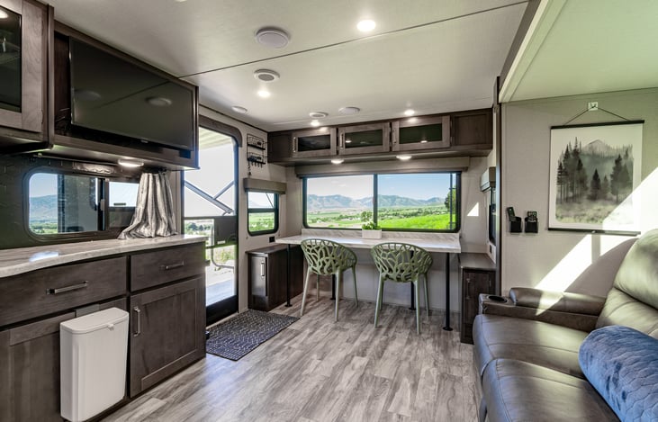 A 32 inch Full HD TV, Blu-ray player, radio, and board/card games are sure to keep you entertained on those days when you just want to stay in and relax.