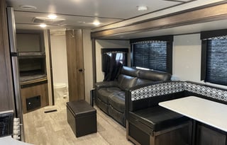 (Unit 35) Avenger with bunkbeds & outside kitchen