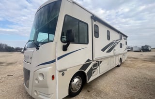Get Out of Town 2018 Winnebago Sunstar 31BE