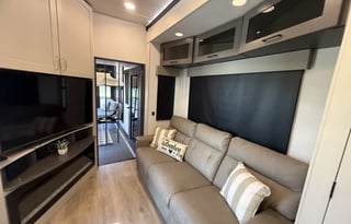 2024 Alliance Valor *1.5 Baths, King, Bunks, Loft*