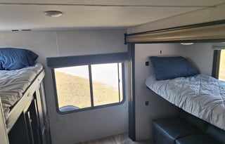 "Ellie Mae" Bunk Room/ Full Outside Kitchen