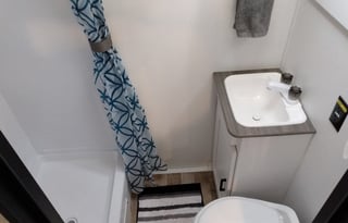 Family-Friendly, Easy-Tow Camper Sleeps 6 w/Bunks