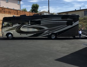 Thor Motor Coach Outlaw 37LS