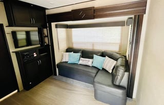 The Pointer Haus - 2017 Keystone RV Carbon 27