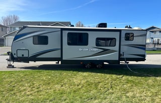 Beautiful 2020 Shadow Cruise travel trailer!