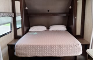 Cozy Cruiser Cabin