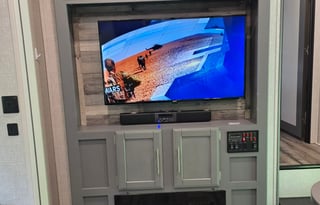 Spacious RV for 8 | Bunkhouse + 1.5 Baths