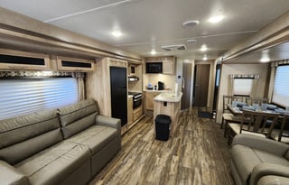 Poconos Romance: Luxury RV Delivered