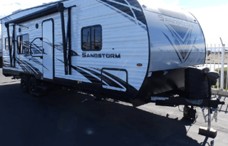 Travel Trailer w/overhead bunk (3 Miles fromStrip)