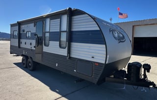 Turn Key 29' two queen bed, fenced patio