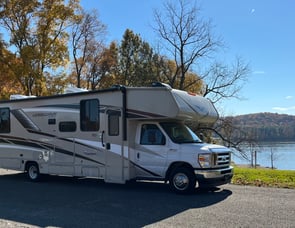 Coachmen RV Leprechaun 319MB Ford 450