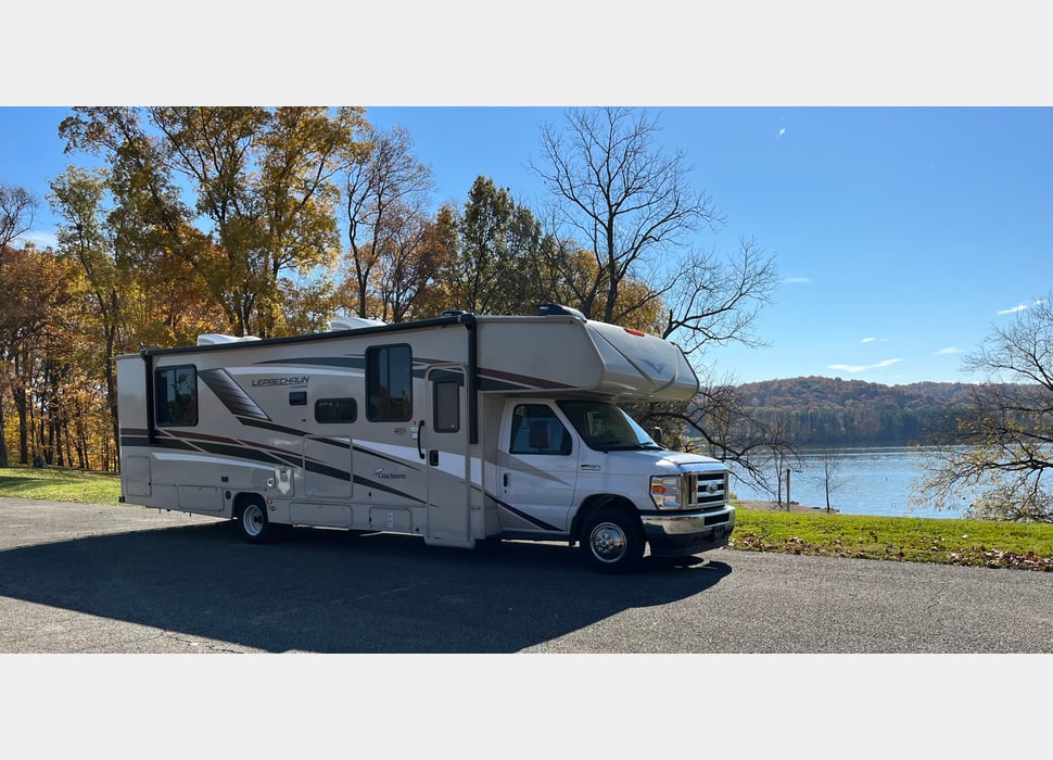 Class C Motor Home rentals in Lorain