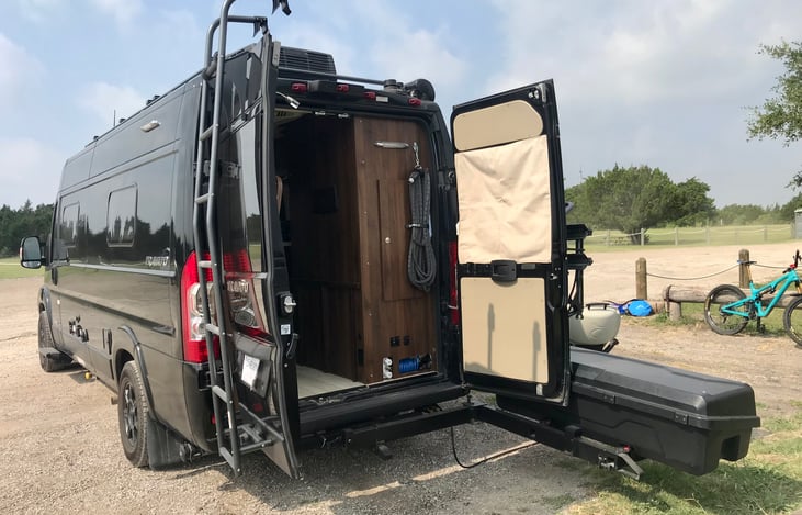 Cargo box can be swiveled so the doors can fully open