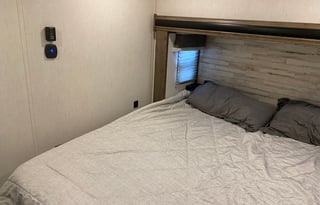 Two Bed/bathroom 5th Wheel w/ Bunkhouse