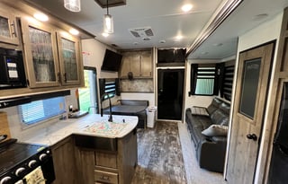 Large Toy Hauler that sleeps 8