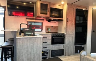 Meet Your Adventure RV –Surveyor Legend 276BHLE