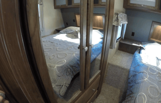 Luxury Keystone RV Sprinter 332DEN