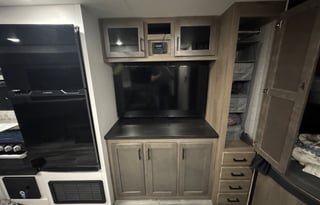 Fully Loaded NE Wisconsin Camper-Sleeps up to 10