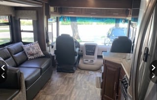 Stress Relief in Style ** Late check out**