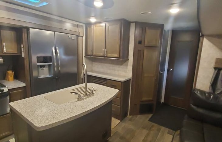 Kitchen area
notice full fridge.