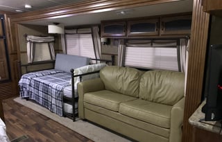 2015 Salem RV Trailer sleeps 7