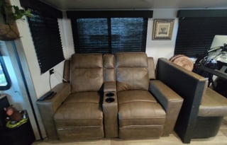 Beautiful 2022 Keystone Outback Ultra Lite