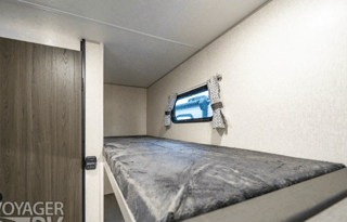 Cute loaded camper w/bunkbeds-2022KZSportsman181BH