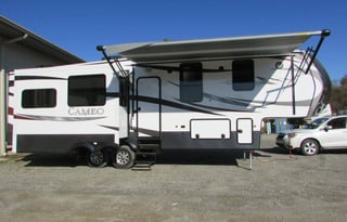 ***Get your Glamping on in this  Luxury 2015 Crossroads Cameo ***