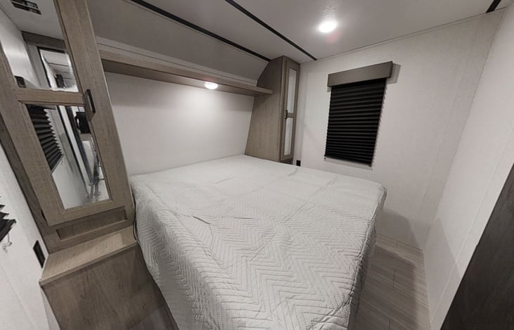 Master Bedroom - Queen Bed