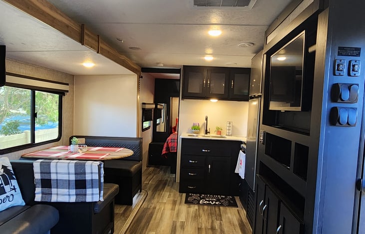 Dinning room and spacious kitchen !!!