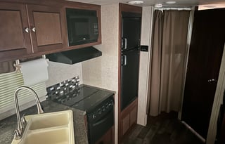 Mallard M245 - Bunks, Sleeps 5-7, Delivery Avail