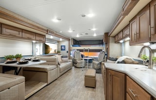 2021 Thor Motor Coach Miramar 35.2"Big Teddy"