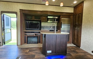 2 Bedroom, 2 Bath Luxury RV