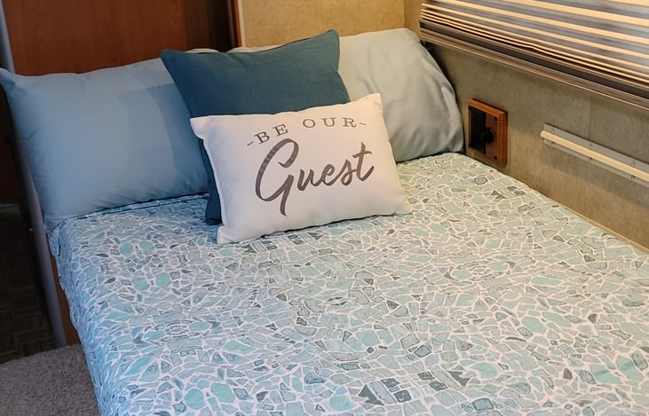 Full size dining room bed