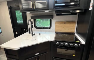 2022 GREY WOLF - PERFECT FAMILY CAMPER, SLEEPS 8