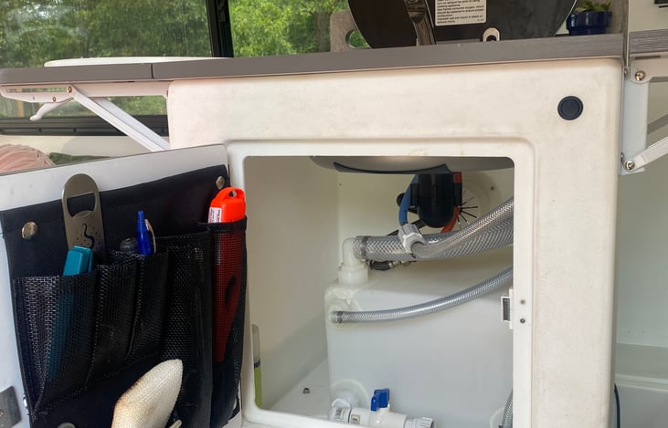 5 gallon built in water tank!