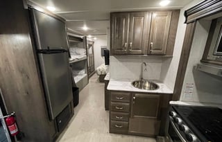 2022 GULFSTREAM WITH BUNK BEDS AND KIDS APPROVED